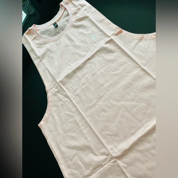 Tank tops - Picture 4 of 4